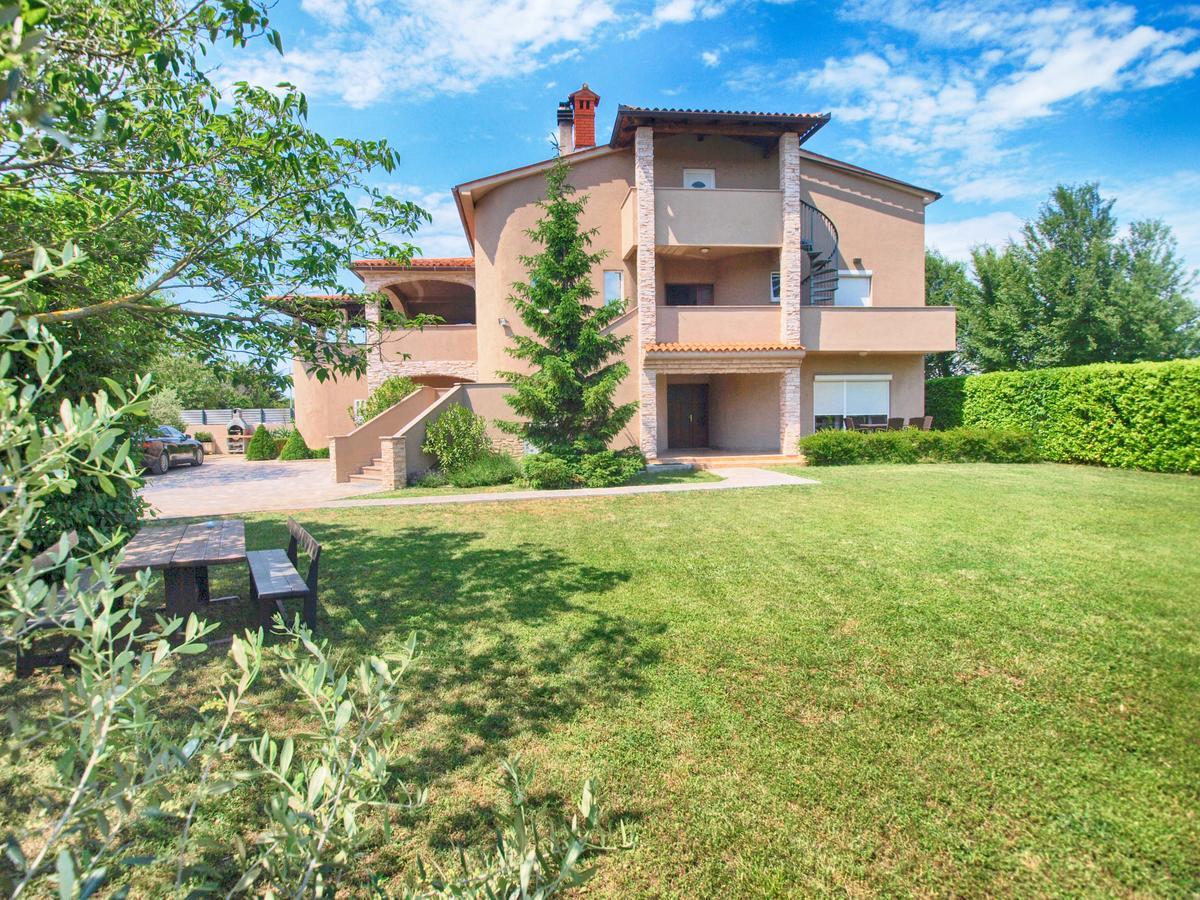 Apartments Dusanka 799 Fazana Exterior photo